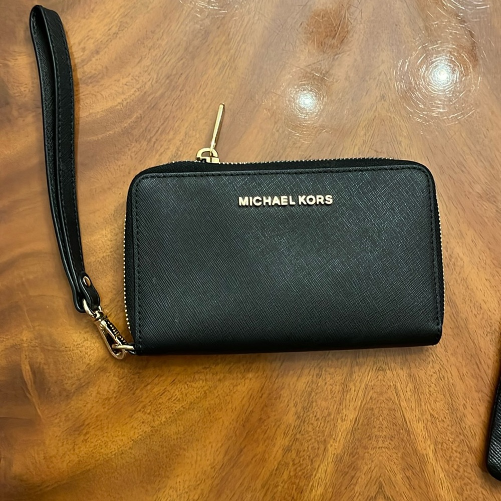 Micheal Kors wallet wristlet